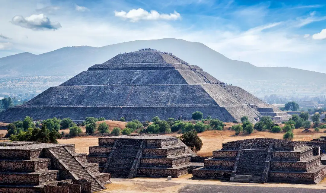 Titelbild für Mexikos beste Orte und Sehenswürdigkeiten, abgebildet ist Teotihuacán.
